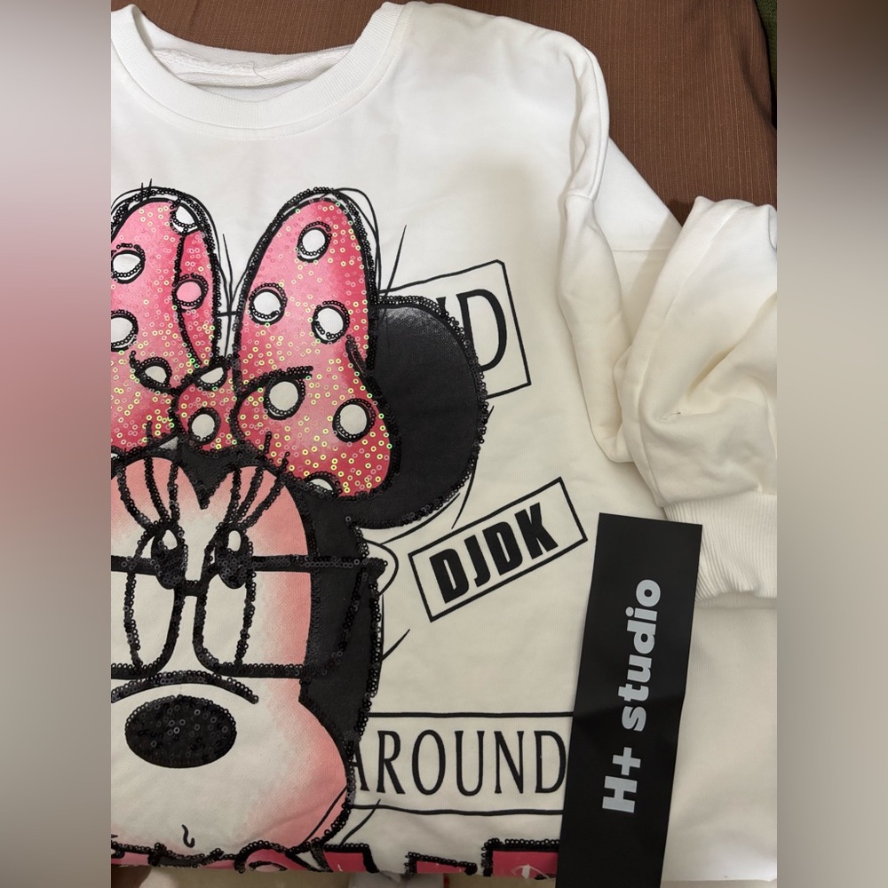 Disney Minnie Mouse Sweatshirt baggy style- creamy white and Pink with sequin - Picture 5 of 7